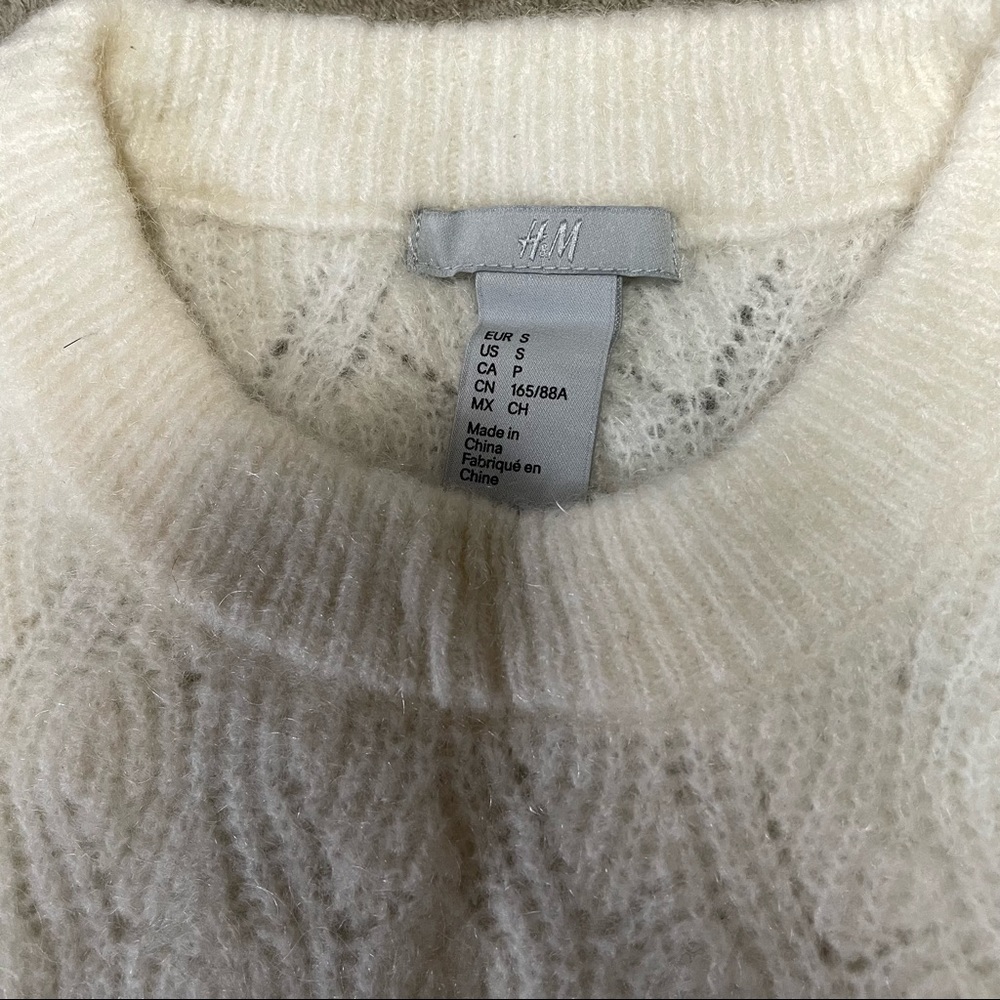 H&M Crew Neck Sweater Ivory Short Sleeves Wavy Eyelet Size S - Picture 2 of 6